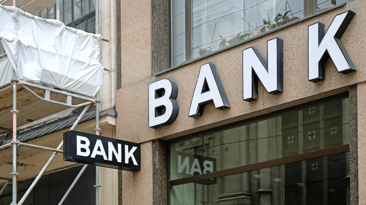 क्या होता है अगर हम बैंक लोन नहीं चुका पाते है? - 2 OCTOBER 2022: क्या होता है अगर हम बैंक लोन नहीं चुका पाते है? in the post bank loan image. (Photo by Canva.com) - Provided by https://bigfinder.co.in/